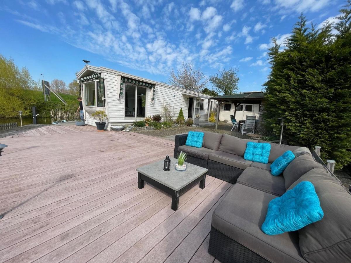 Fantastic Villa In Ooltgensplaat With Jetty Exteriér fotografie