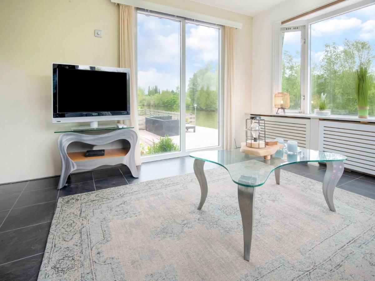 Fantastic Villa In Ooltgensplaat With Jetty Exteriér fotografie
